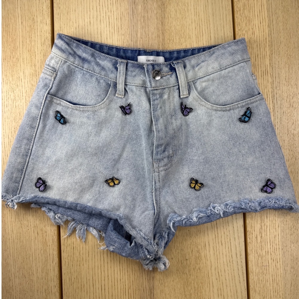 Forever 21 Butterfly Embroidered High Waisted Denim Shorts Light Wash Size‎ 24
